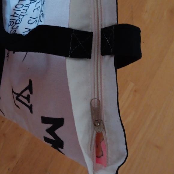 Custom Made Tote Bag with Pocket & Keyring - Picture 6 of 9